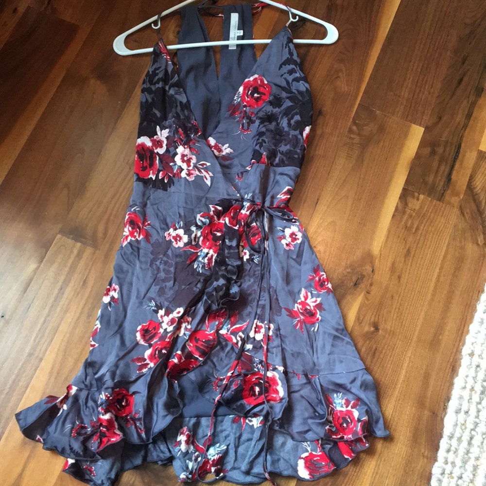 Love + Friends Gigi Wrap Dress M